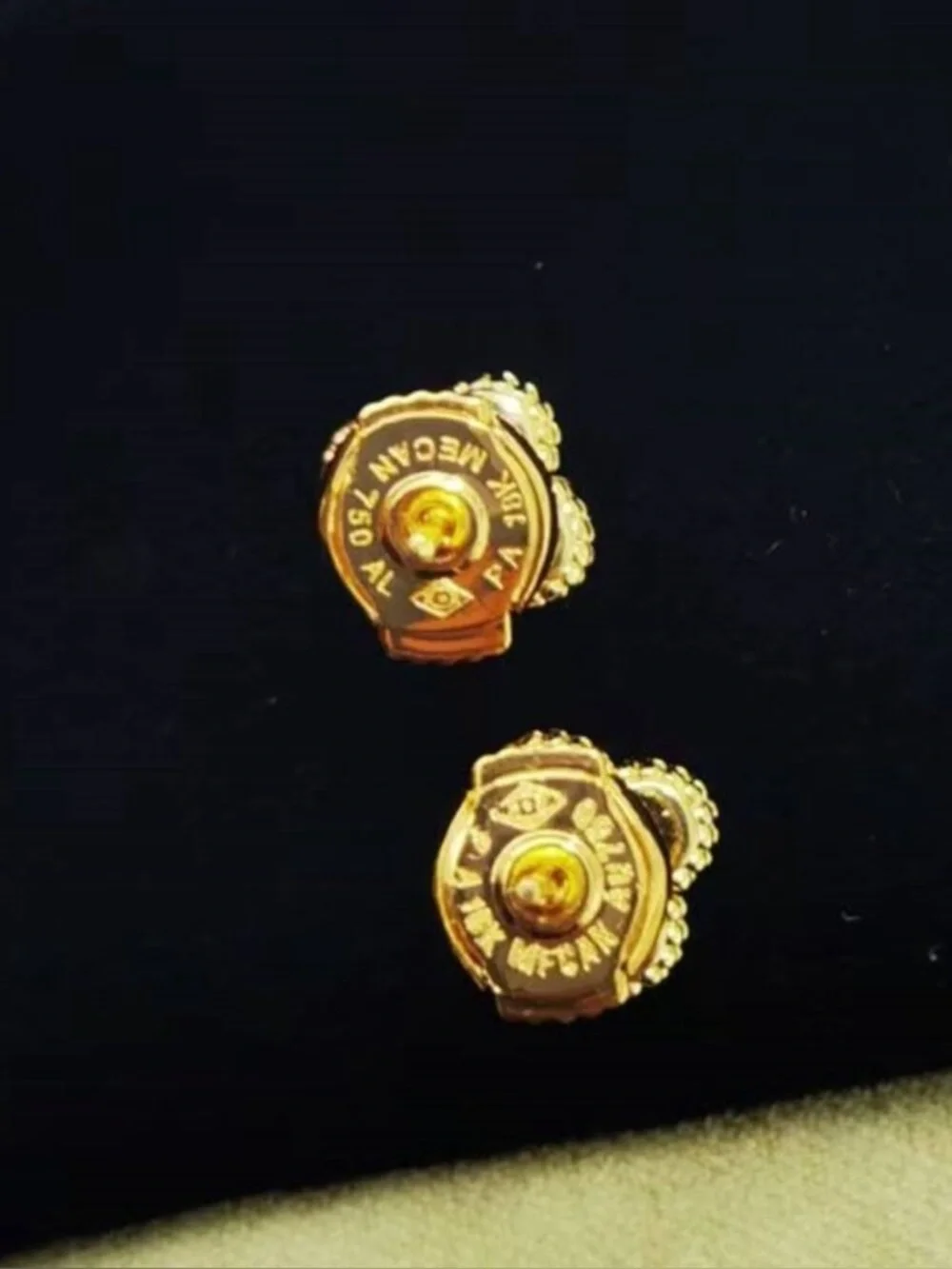 Van Cleef & Arpels Vintage Alhambra Clover Gold Stud Earrings - Black - Picture 5 of 5